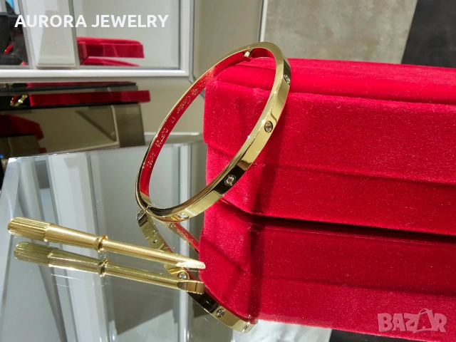 CARTIER Love Gold 10 Diamonds Small Model Гривна с Отверка, снимка 2 - Гривни - 52821378