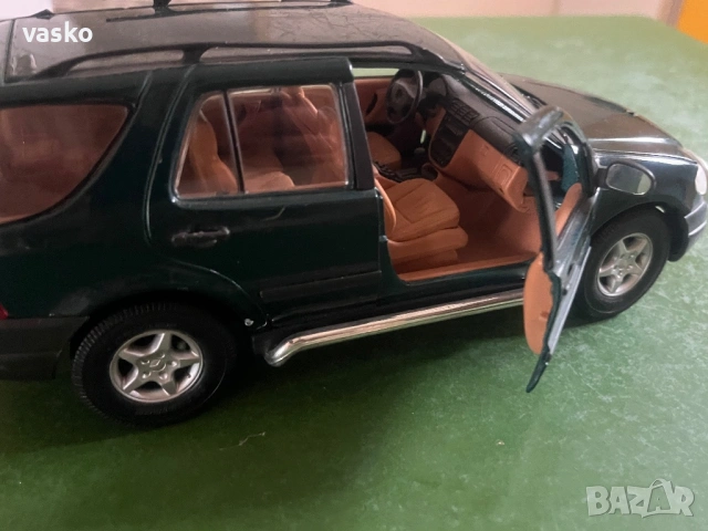 MAISTO 1:18 Mercedes ML, снимка 5 - Колекции - 53413935