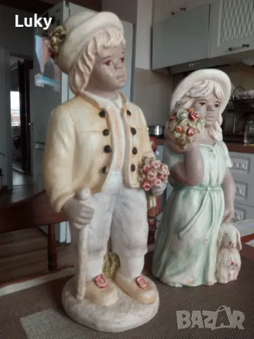Продавам антикварни и красиви статуетки.Маркировка.Цената е за двете.Тегло 2кг/бр.Вис.-32 и 29 см..