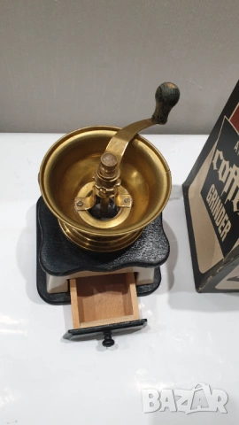 Стара порцеланова кафемелачка, снимка 3 - Антикварни и старинни предмети - 53651372