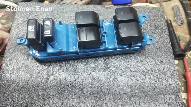 Продавам контролер за стъклата на тойота Авенсис Т27 