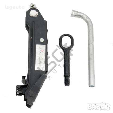 Комплект крик,ключ за джанти и кука за теглене  Volkswagen Scirocco III 2008-2017 ID: 153916, снимка 2 - Части - 52410897