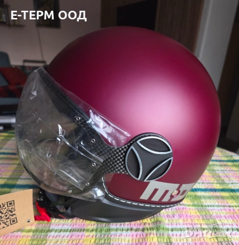 Продавам мото каска МОМО 