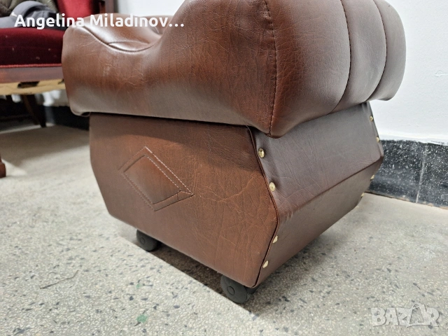 Кожена табуретка, сандъче, снимка 2 - Дивани и мека мебел - 53686431