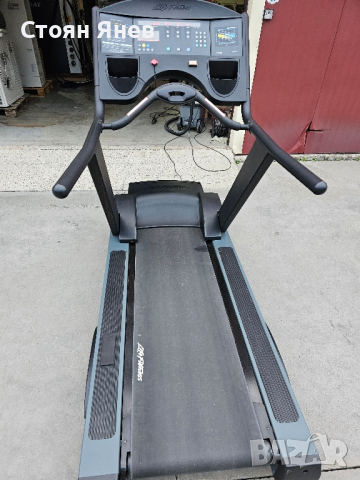 Професионална бягаща пътека Life Fitness 9500HR, снимка 4 - Фитнес уреди - 44693567