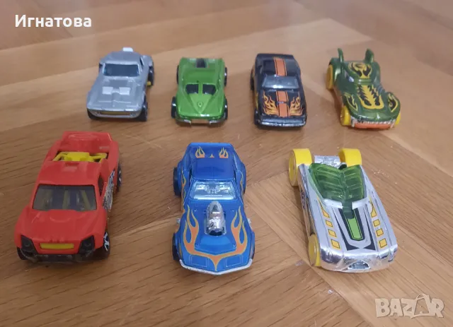 Hot Wheels колички, Метални колички и пластмасови колички