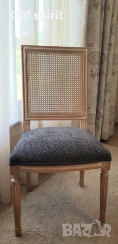 Двойка френски столове в стил Луи XVI, изработени с ратанови облегалки