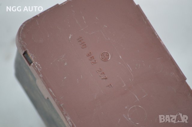 Вакуум помпа за централно заключване за Volkswagen Polo Hatchback II № 1H0 962 257 F, снимка 3 - Части - 39688169