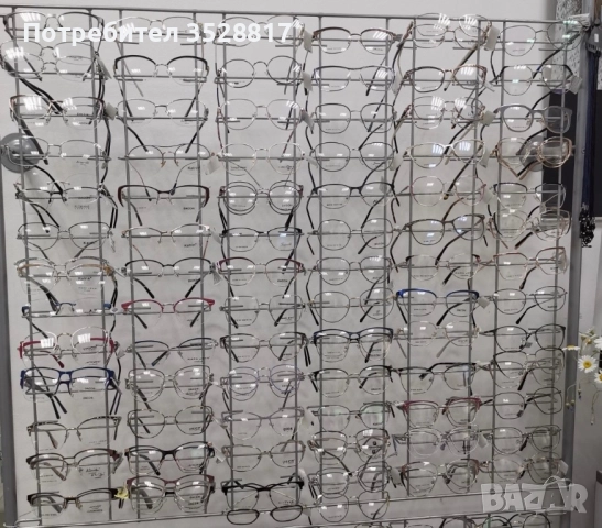 Стойка за слънчеви очила и деоптрични рамки 