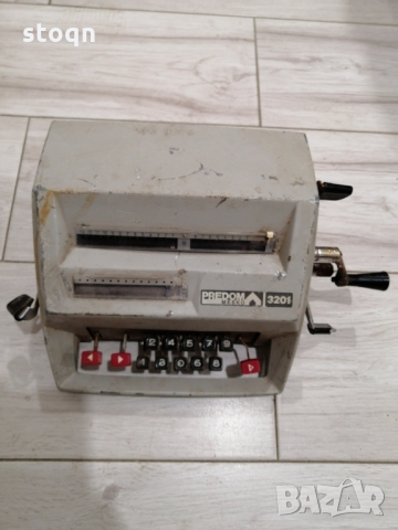 Стара сметачна машина 