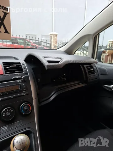 Toyota Auris 1.33 vvti, снимка 10 - Автомобили и джипове - 56411968