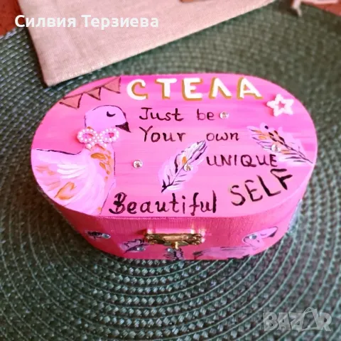 Ръчно изработена дървена кутия с вътрешна декорация , снимка 1