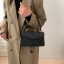 Малка дамска чанта с къса дръжка, снимка 1 - Чанти - 44381591