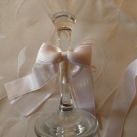 Сватбени чаши с украса от сатен и органза., снимка 2 - Други - 39984299