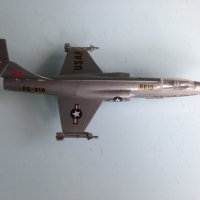 Модел на самолет F-104 Starfighter-starfix 1/72, снимка 2 - Колекции - 39907555