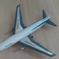 реалистичен модел на самолет BOEING 777, снимка 2 - Колекции - 41862251