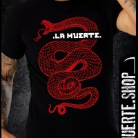Черна тениска с щампа LA MUERTE RED SNAKE, снимка 1 - Тениски - 41568383
