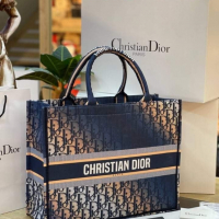 Дамска чанта Christian Dior код 168, снимка 1 - Чанти - 36401702