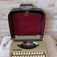 Стара пишеща машина Марица 11 - Made in Bulgaria - 1970г, снимка 1 - Антикварни и старинни предмети - 42261774