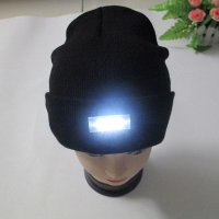Светеща зимна шапка с 5 LED диода + Батерии, снимка 5 - Шапки - 34009190
