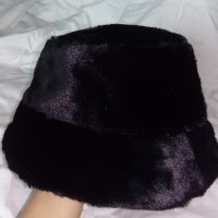 Дамска зимна плюшена шапка в черен цвят, снимка 3 - Шапки - 39070676