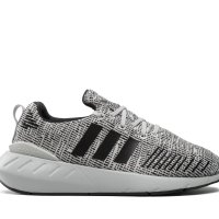 Юношески маратонки Adidas Swift Run 22 J, снимка 1 - Детски маратонки - 41540211