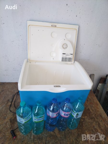 Електрическа хладилна кутия  CАMPINGAZ EUROPE  с обем 36 литра захранванващ кабел за запалка на авто, снимка 1