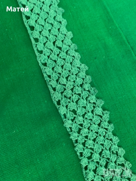 Домашно тъкан вълнен плат с подходяща дантела , снимка 1