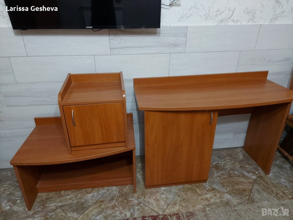 Бюро, нощно шкафче и масичка за кафе включени, снимка 1