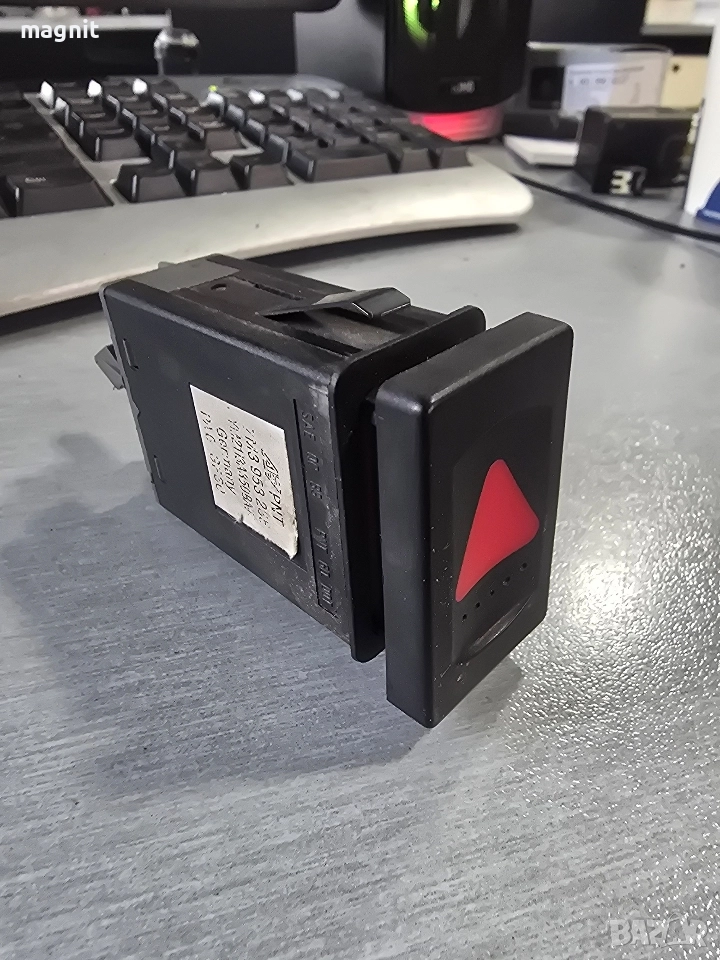 7M3953235 Бутон аварийни светлини Volkswagen Sharan I, снимка 1