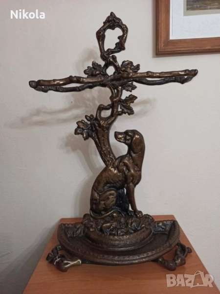Викторианска чугунена стойка за чадъри с хрътка. Период 1920-1929, снимка 1