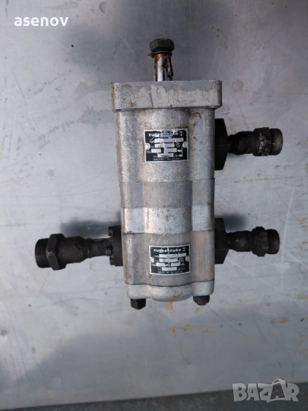 двусекционна хидравлична помпа, снимка 1