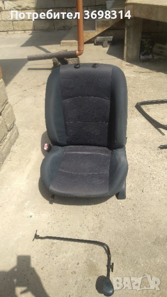 Шофьорска седалка за Рено Клио 2( две врати), снимка 1
