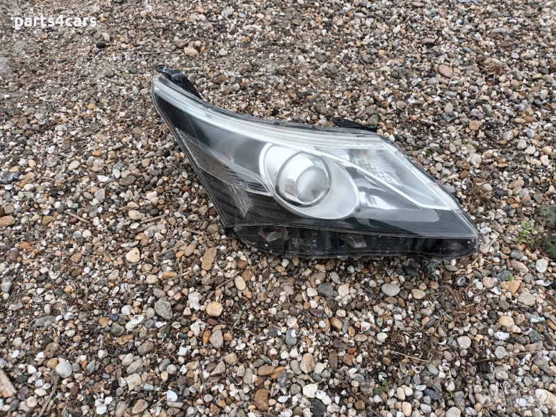 десен фар за тойота авенсис Т27 фейслифт 12 - 15 TOYOTA AVENSIS T27 , снимка 1