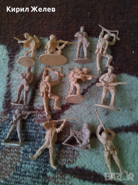 Войници пластмасови 12 броя 51730, снимка 1