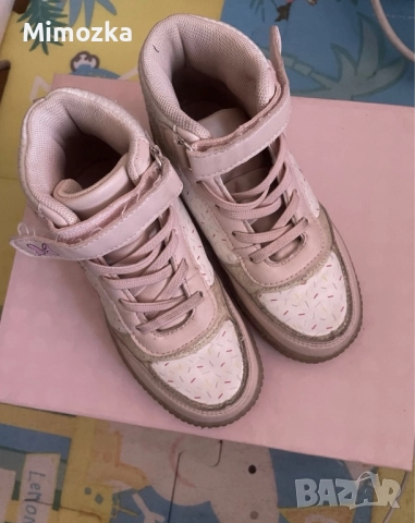 Високи кецове с Мини Маус на waikiki н-р 29 с подарък!, снимка 7 - Детски обувки - 52120987