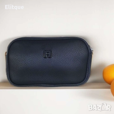 Кокетна и компактна дамска к. чанта за през рамо със сваляща се дръжка