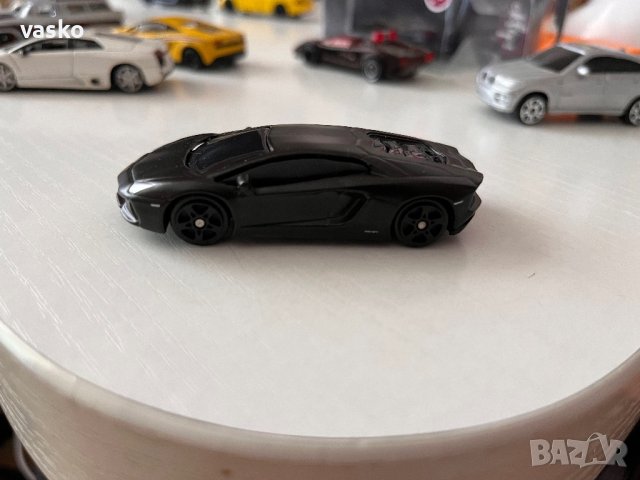 Бураго Lamborghini 1:64, снимка 1 - Колекции - 42130920
