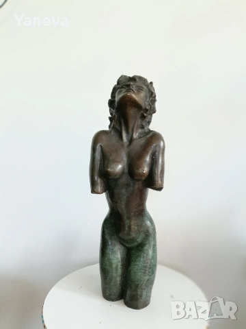 " Целувката " , бронзова, авторска скулптура. 