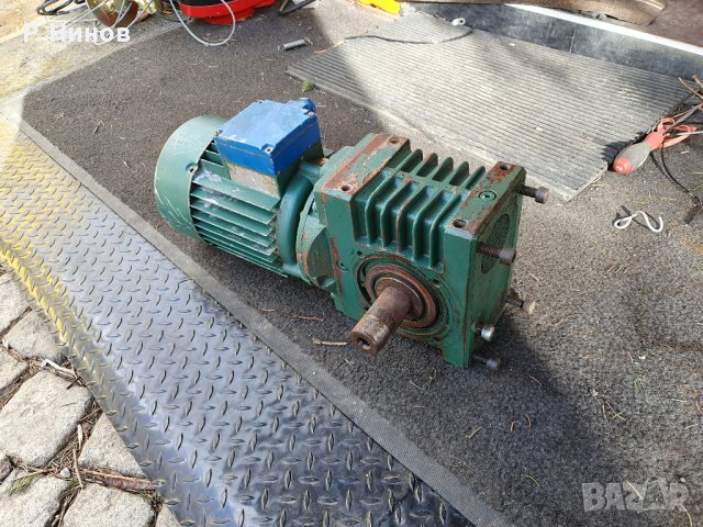 мотор редуктор  2.2 кW  60 оборота червячен, снимка 3 - Електродвигатели - 41490993