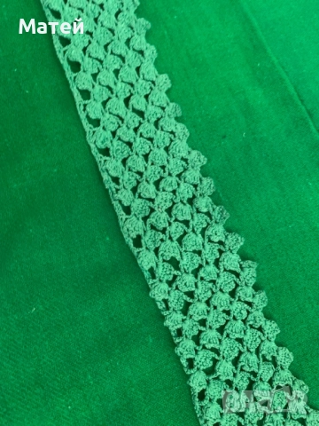 Домашно тъкан вълнен плат с подходяща дантела 