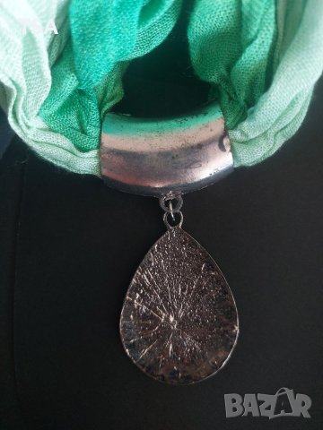 Дамски зелен шал с висулка колие , снимка 6 - Шалове - 41922303