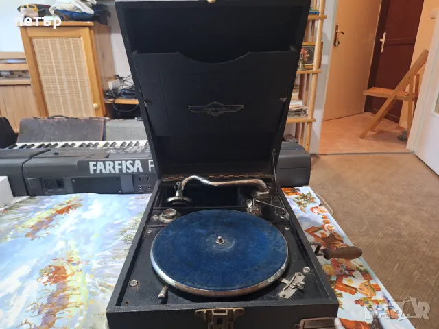 Ретро грамофон с манивела IMPERIAL