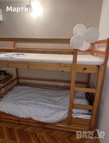 Двуетажно дървено легло с два матрака – като ново, Велико Търново