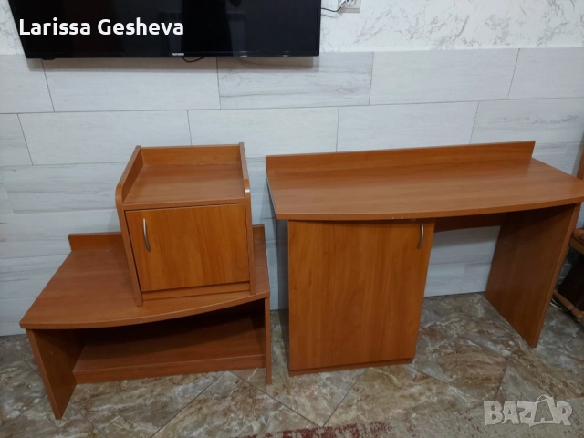 Бюро, нощно шкафче и масичка за кафе включени