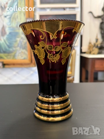 Френска рубинена кристална ваза с позлата. №7917, снимка 4 - Антикварни и старинни предмети - 53681655
