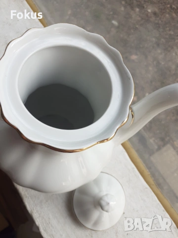 Чайник немски порцелан с златен кант, снимка 4 - Антикварни и старинни предмети - 53388636