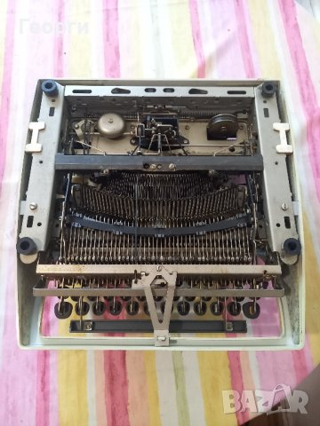 Ретро пишеща машина Ерика 42 плюс подарък шевна машина, снимка 2 - Антикварни и старинни предмети - 37586330