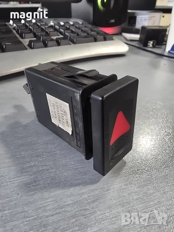 7M3953235 Бутон аварийни светлини Volkswagen Sharan I