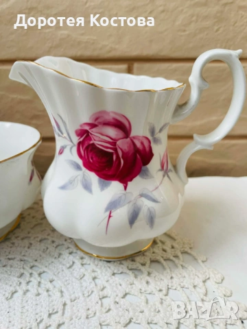 ROYAL ALBERT красив комплект от захарница и латиера от Англия от костен порцелан, снимка 2 - Антикварни и старинни предмети - 53328635